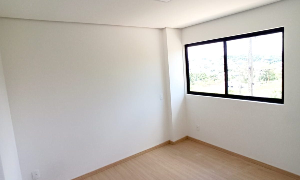 Apto Grando Ed. Pátio (11)